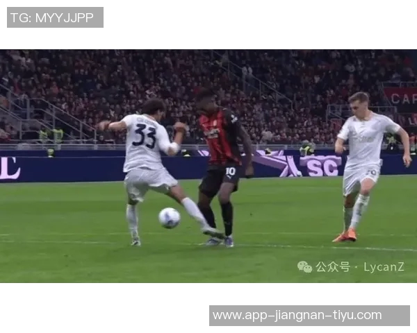 莱奥庆祝被加比亚拦截福法纳及时帮他整理衣领